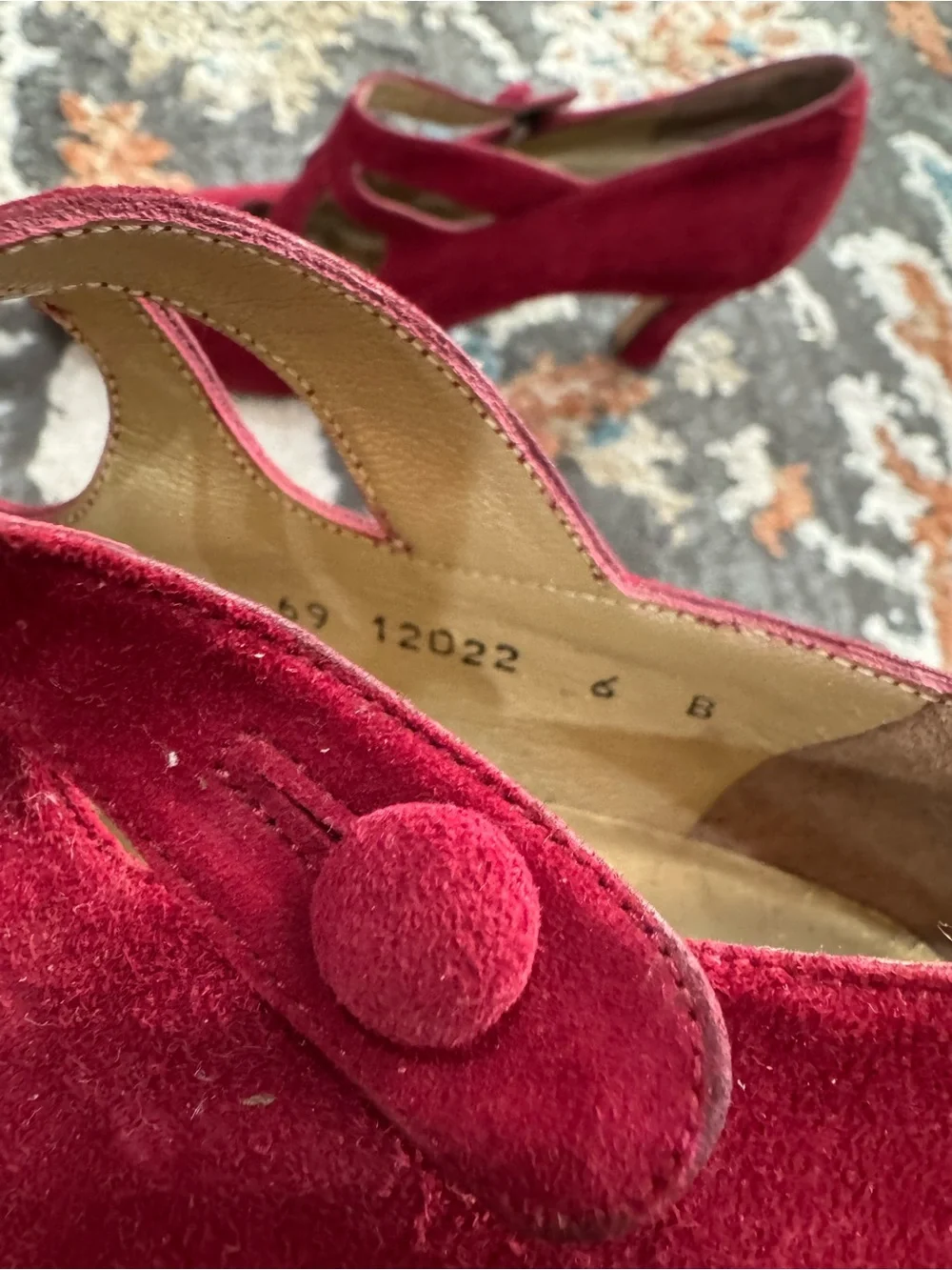 NEW Vintage Martinez Valero Red Suede Garland Heels NEEDS CAPS 6